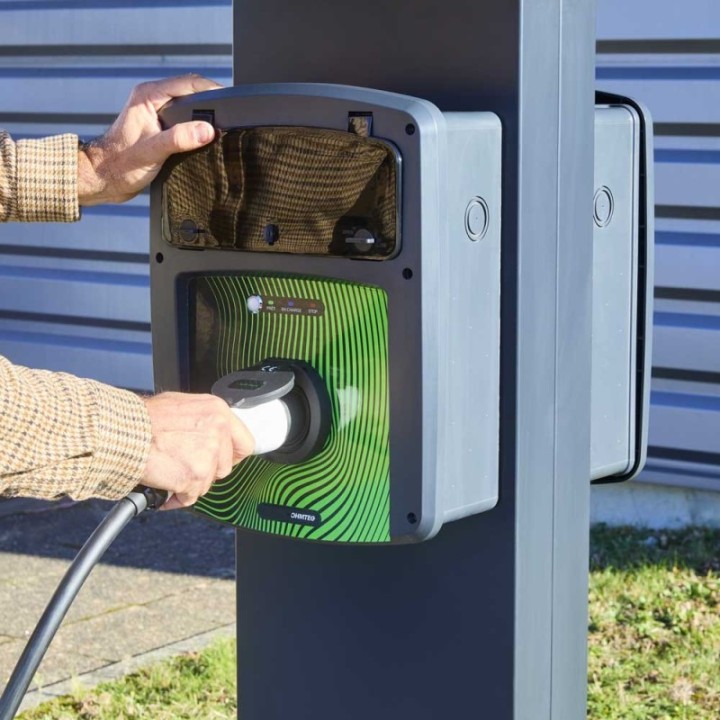 Borne de recharge 7.4kW avec contrôleur de charge et protection électrique OHMTEC