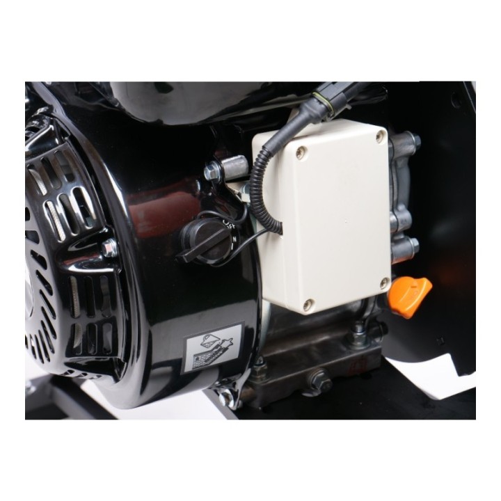 Broyeur de végétaux et de branches thermique essence 212cc 60mm ST PIERRE DU CHAMP