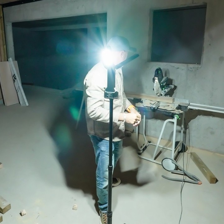 Projecteur de chantier LED rechargeable sur trépied 94/183cm 70W WOLTZ