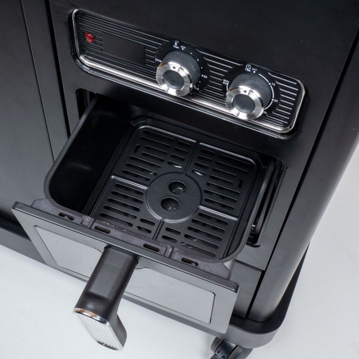 Barbecue gaz ROSTER 5 brûleurs dont 1 latéral avec plancha et grilles de cuisson combinées + Air Fryer 6L 1700W